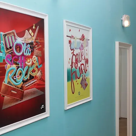 Hostel Intro *