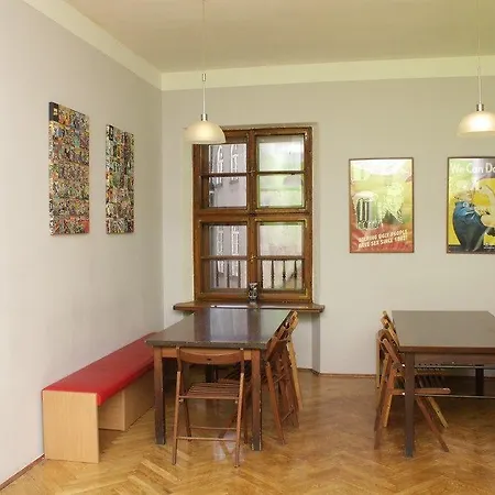 Intro Hostel *