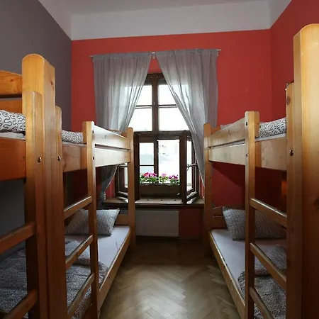Intro Hostel *