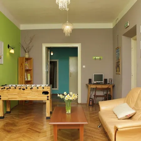 Intro Hostel *