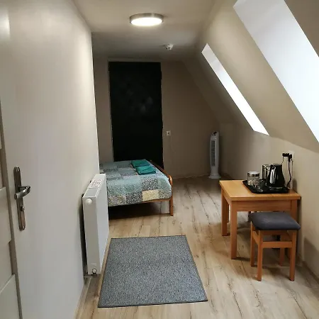 英特鲁旅馆 *
