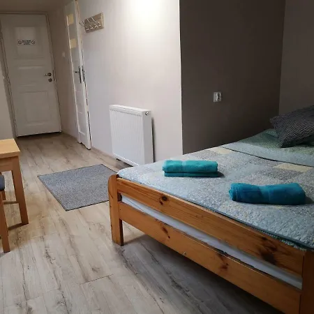 英特鲁旅馆 *